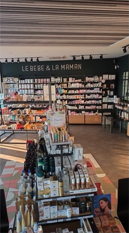 Espace de vente d'une pharmacie entretenu par Crépuscule-Wâb